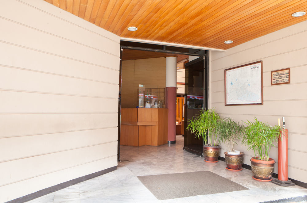 Reddoorz Plus @ Sukamulya Pasteur 2 バンドゥン エクステリア 写真